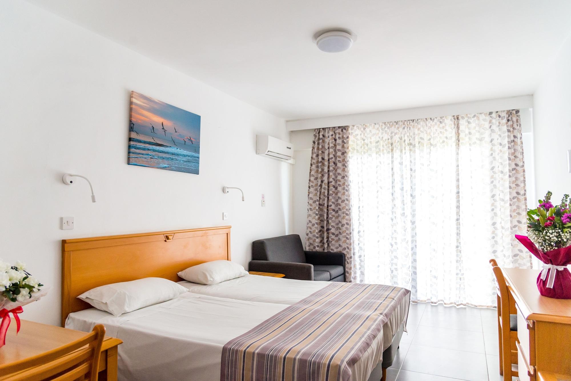 Helios 2 Apartment Пафос Екстериор снимка