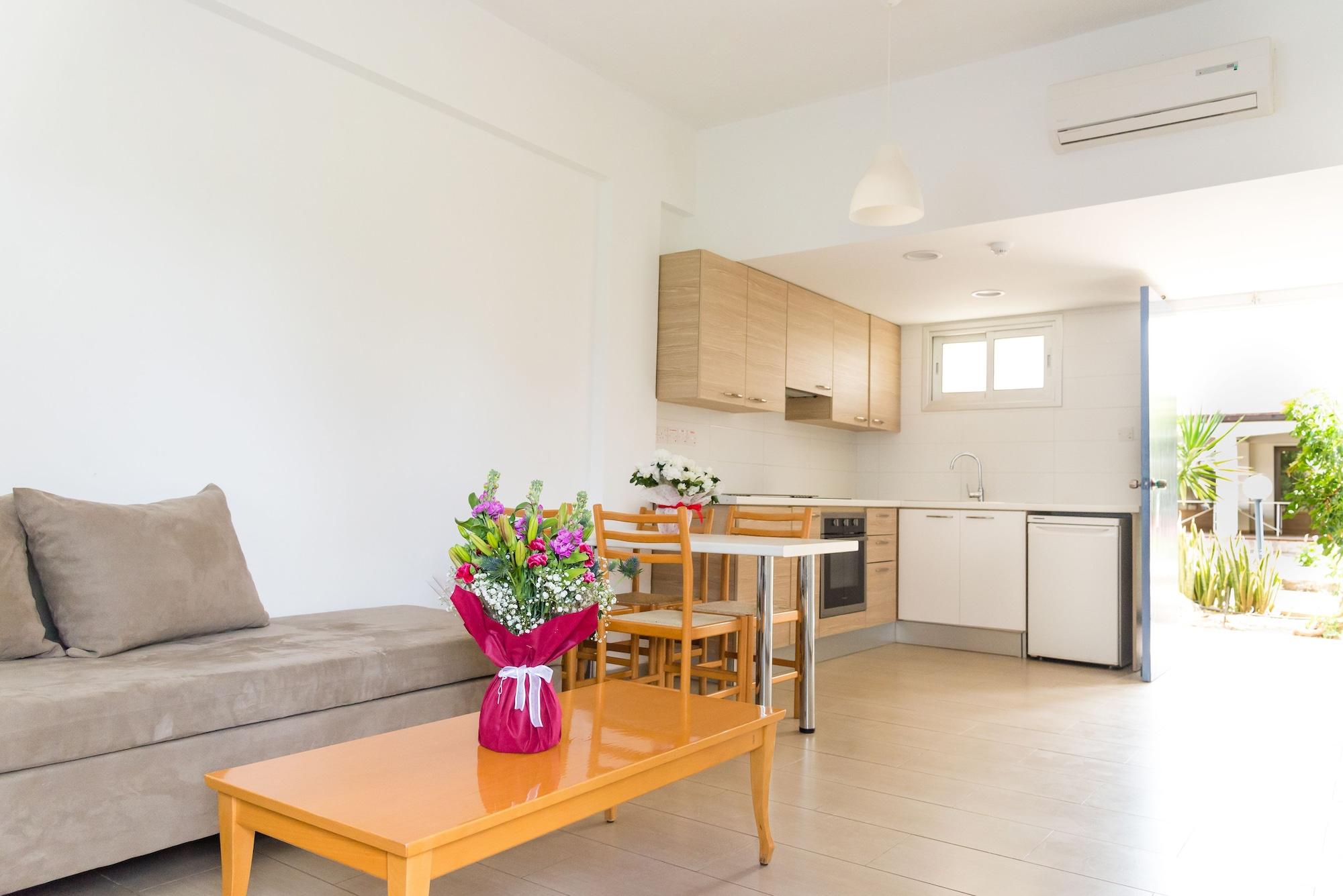 Helios 2 Apartment Пафос Екстериор снимка