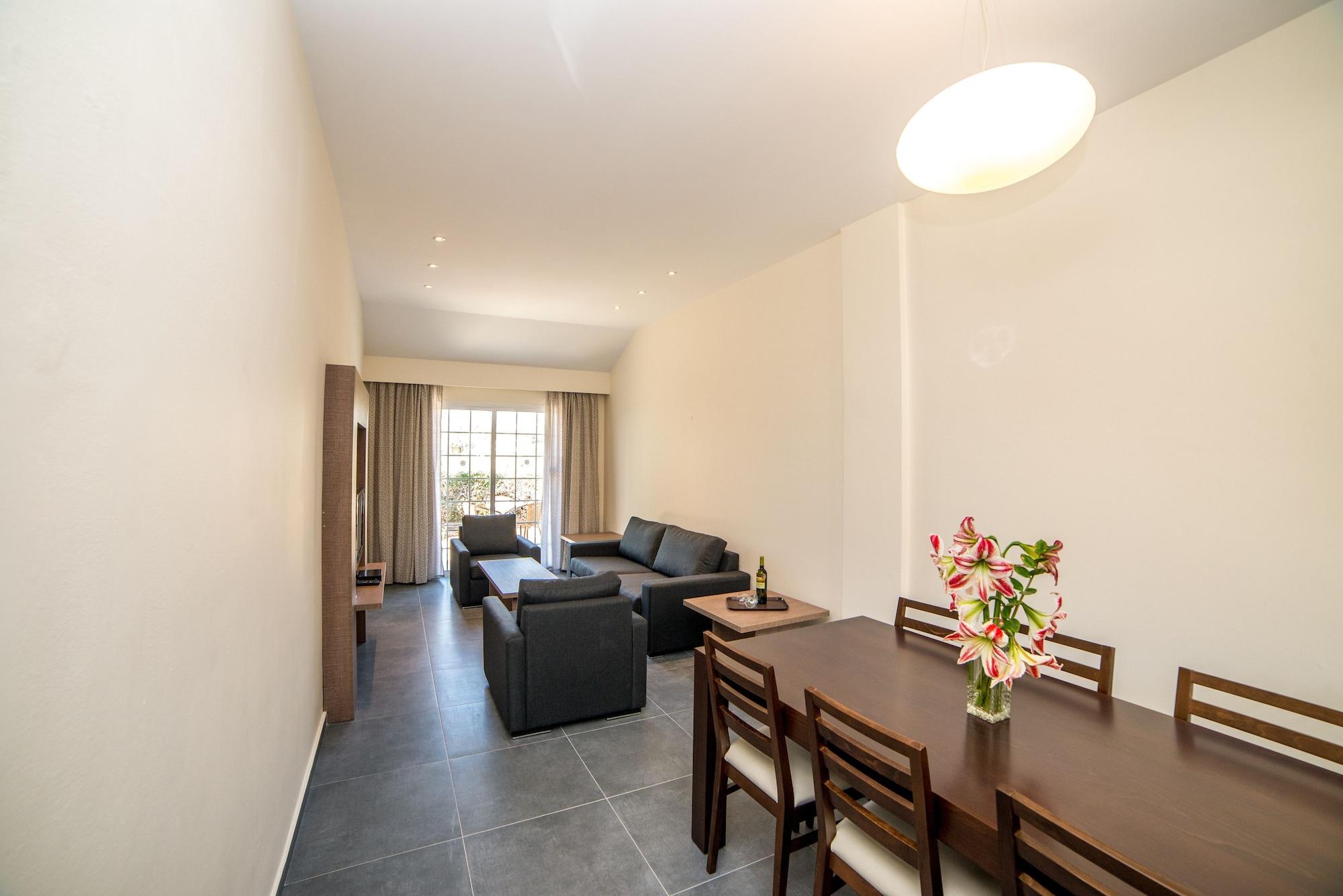 Helios 2 Apartment Пафос Екстериор снимка
