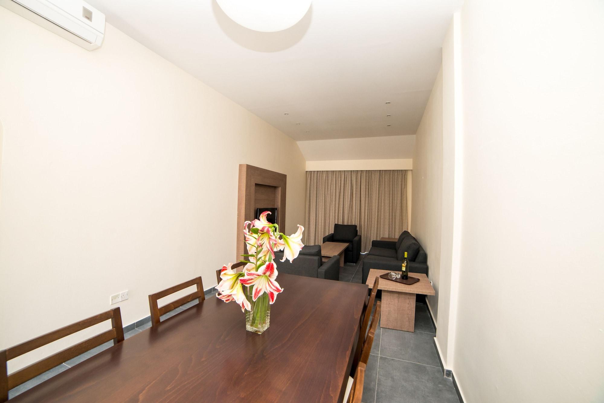 Helios 2 Apartment Пафос Екстериор снимка