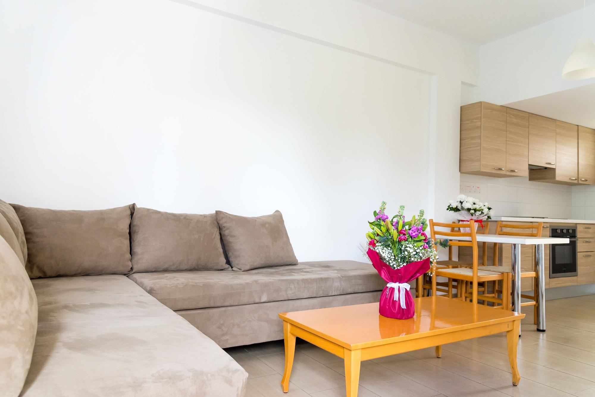 Helios 2 Apartment Пафос Екстериор снимка