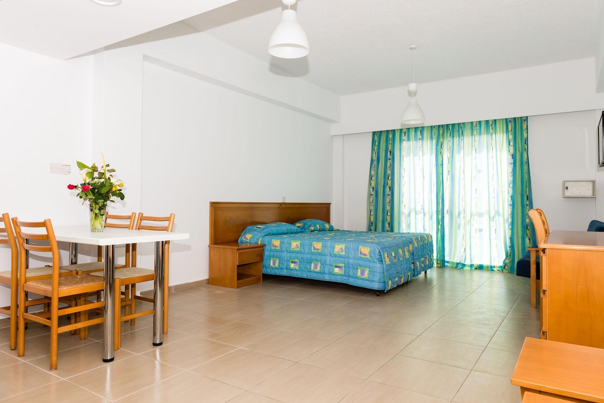 Helios 2 Apartment Пафос Екстериор снимка